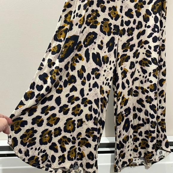 URBAN Romantics Cheetah Animal Print Jumpsuit M - Picture 4 of 13